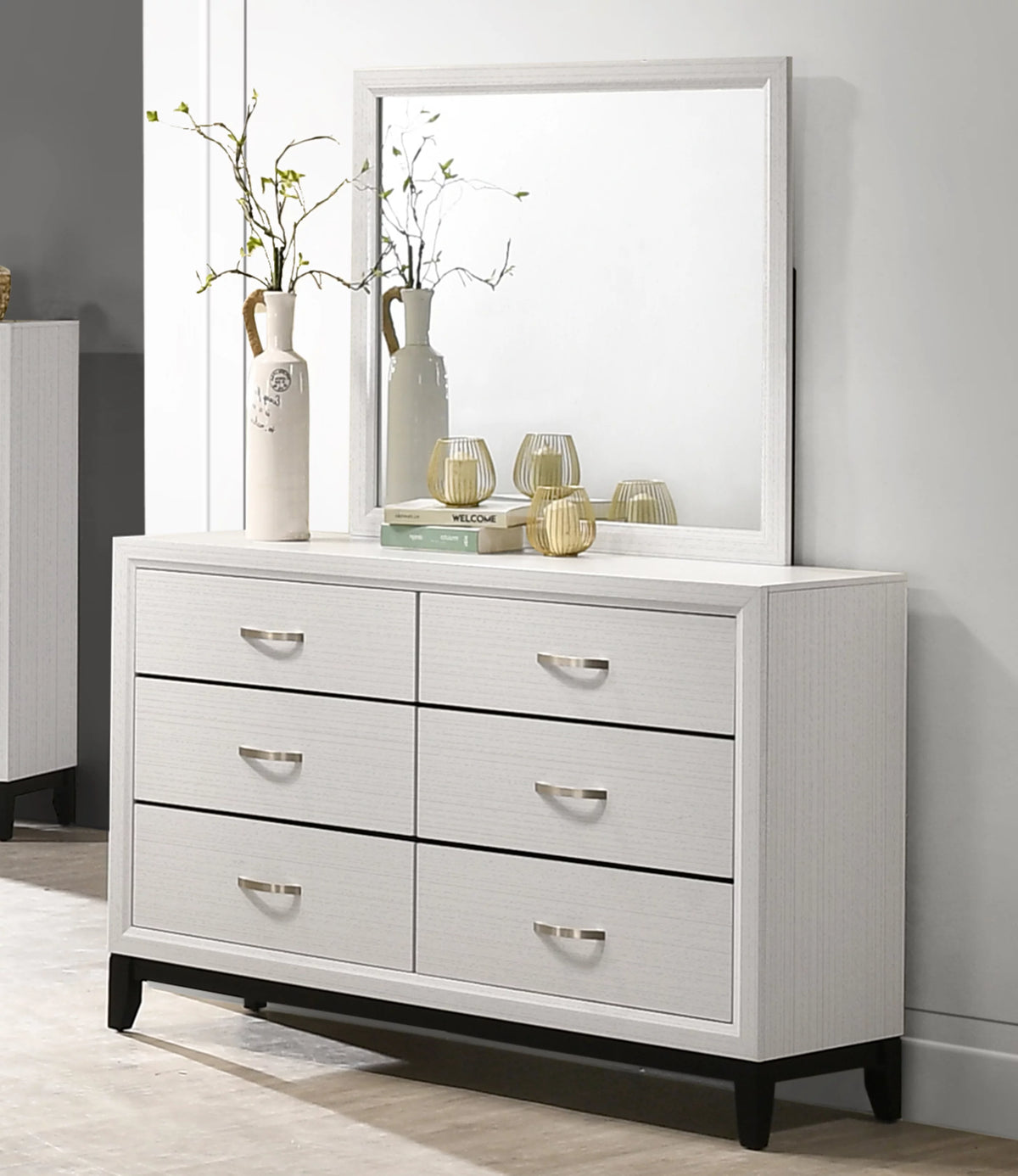 White Queen Bedroom Set with Dresser, Mirror, Night Stand V69426