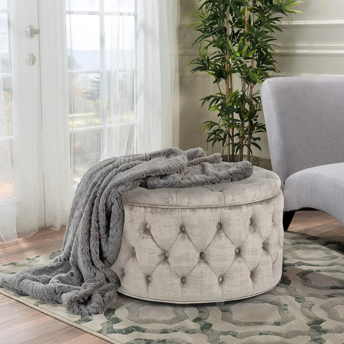 28 Inch Round Velvet Storage Ottoman D517