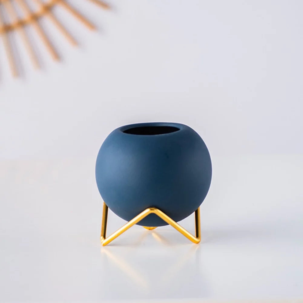 Ceramic Vase with Metal Frame 3.9x4.1in Z866025