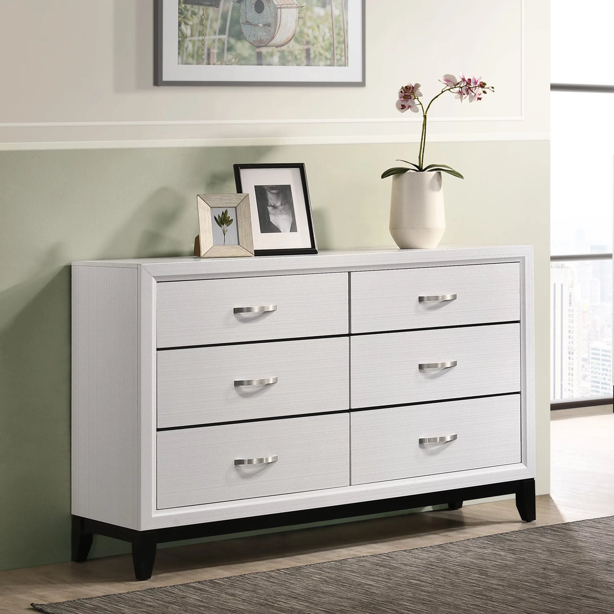 White Queen Bedroom Set with Dresser, Mirror, Night Stand V69426