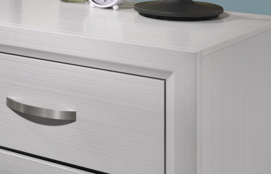 White Queen Bedroom Set with Dresser, Mirror, Night Stand V69426